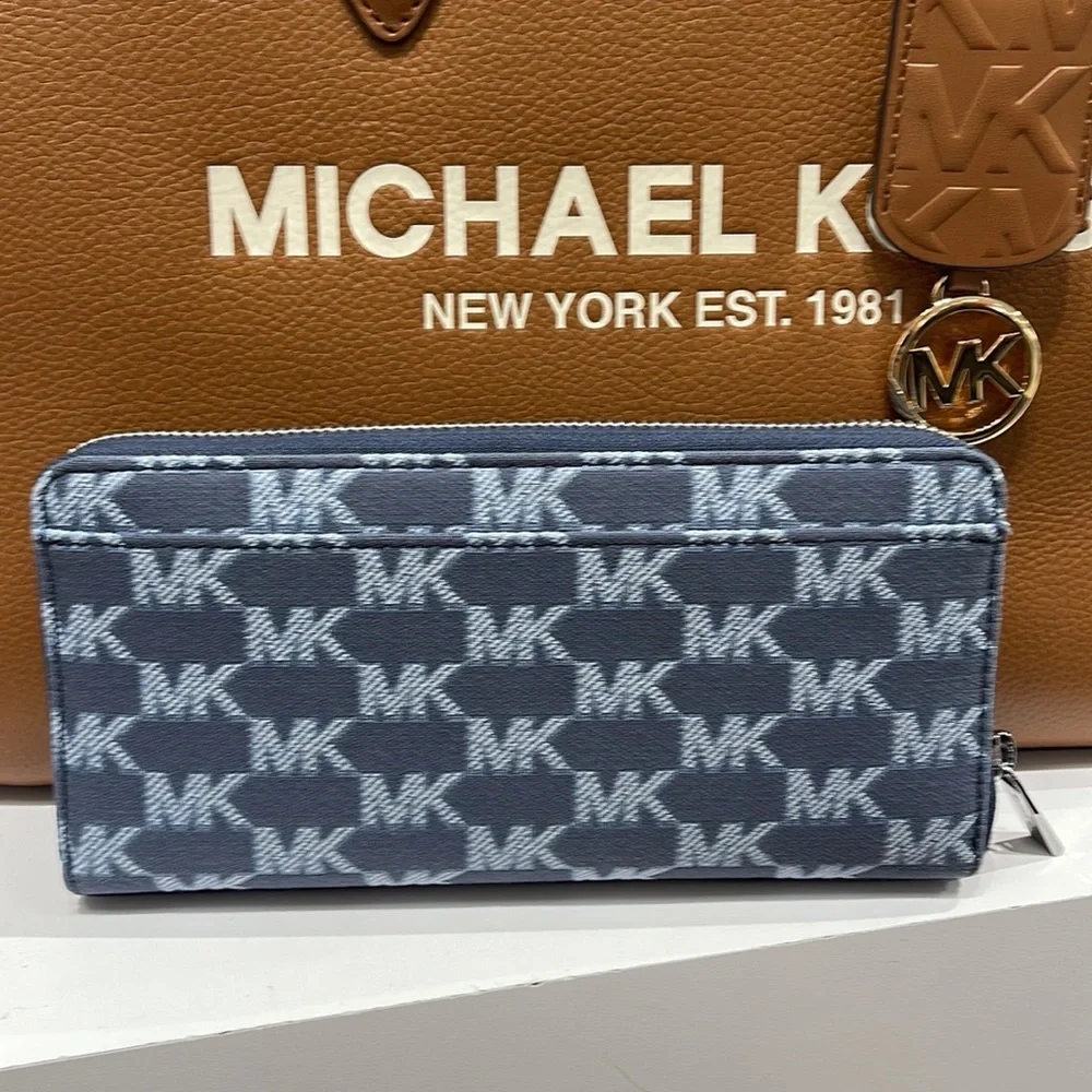 Michael Kors Men’s Women’s Cooper Tech Zip Around Wallet
Navy Multi Unisex
NWT - Picture 3 of 16
